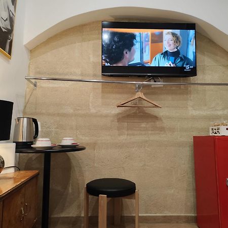 Corte Del Dattilo Nel Borgo Antico Bari Exteriör bild
