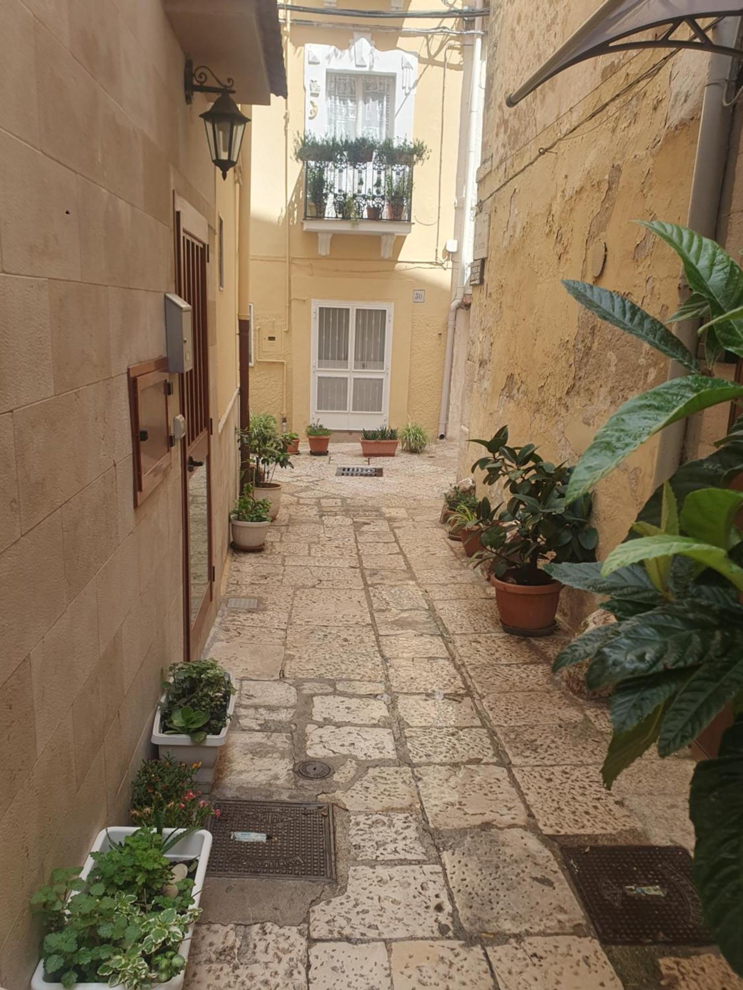 Corte Del Dattilo Nel Borgo Antico Bari Exteriör bild