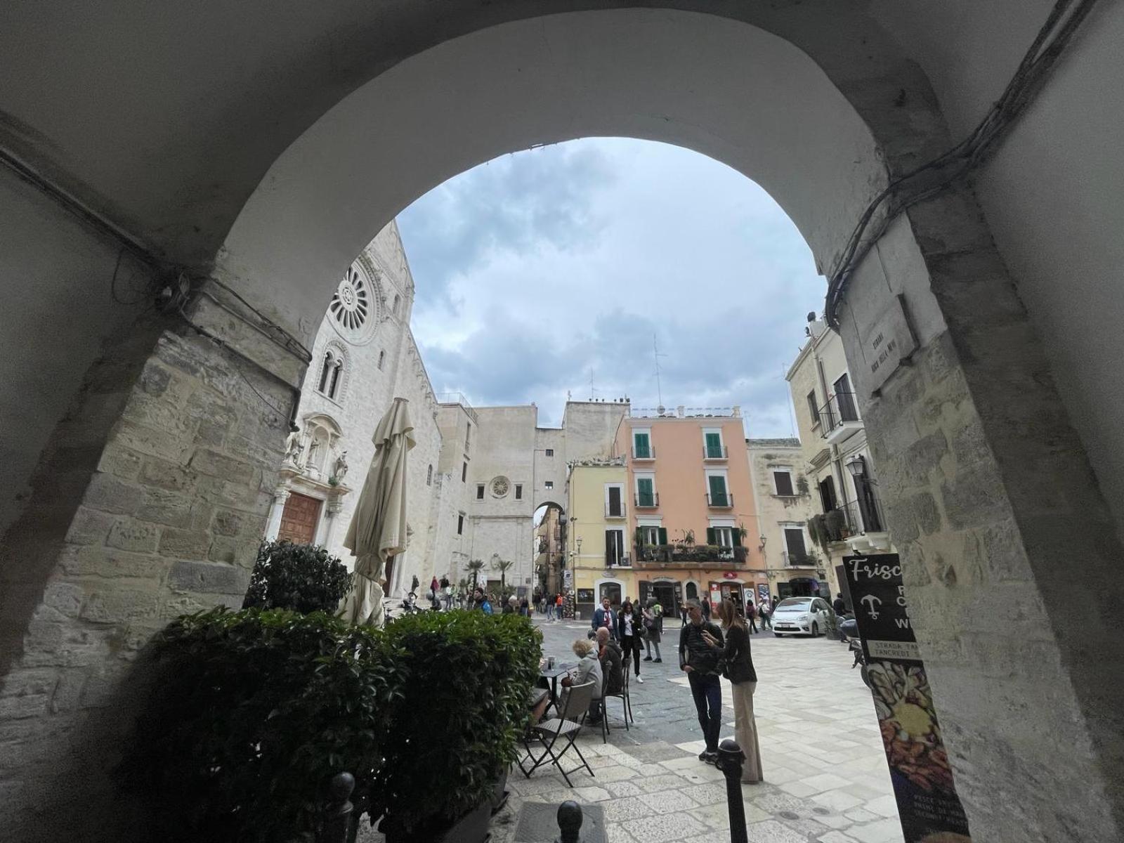 Corte Del Dattilo Nel Borgo Antico Bari Exteriör bild