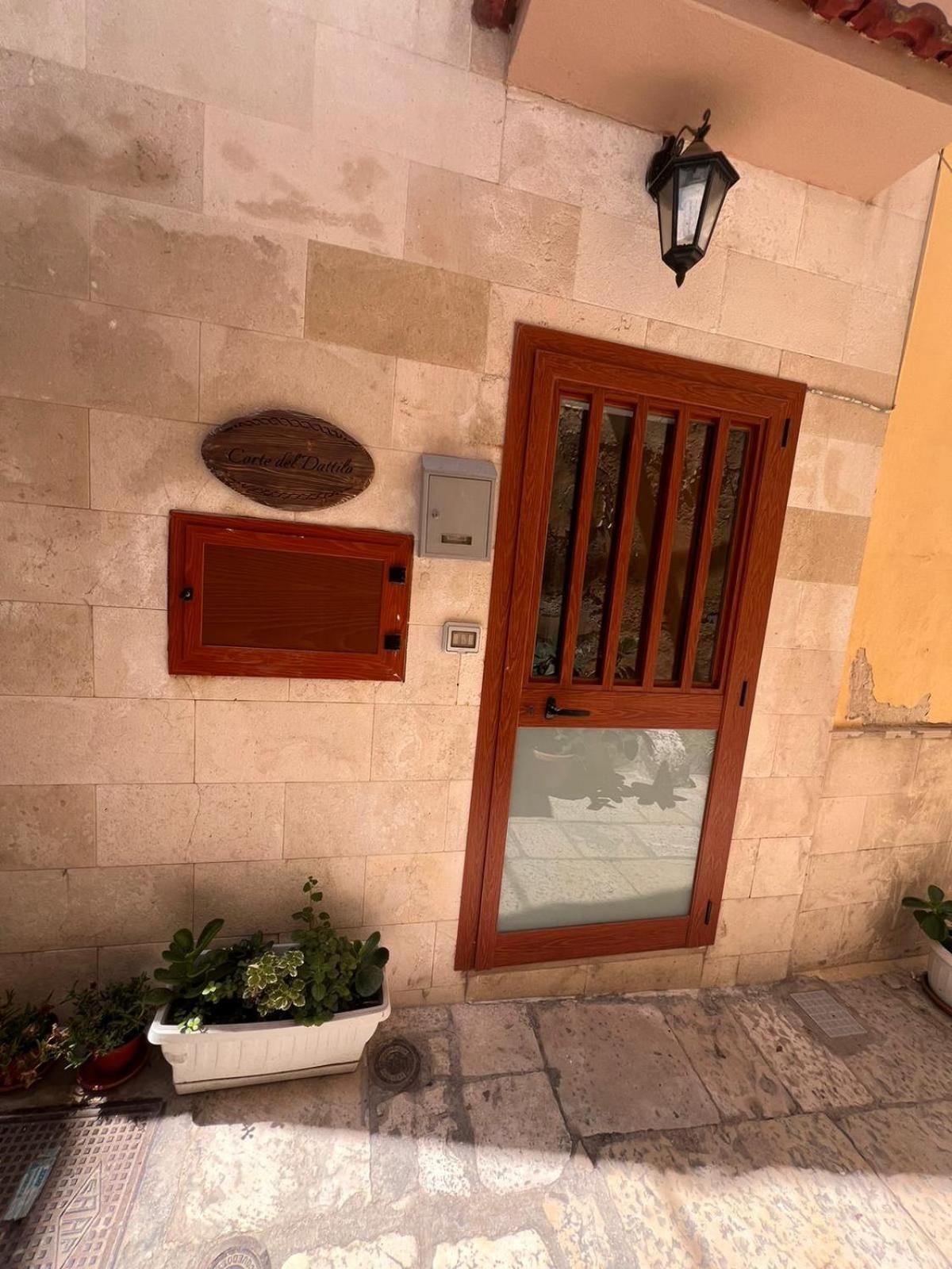 Corte Del Dattilo Nel Borgo Antico Bari Exteriör bild